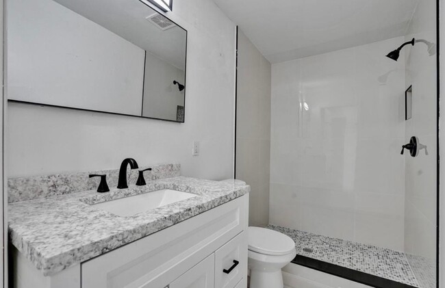 Bathroom - 1632 Lauderdale Manor Dr House