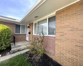 Building Photo - 1700 Elaine Rd