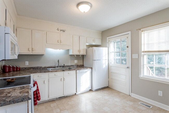 Building Photo - 332 Whitehall Dr
