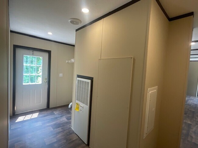 Foto del edificio - Renovated 3 Bedroom 2 Bath Trailer for Rent!