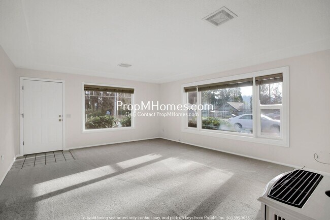 Foto del edificio - Cozy Two Bedroom Home in Willamette on a Massive Lot!