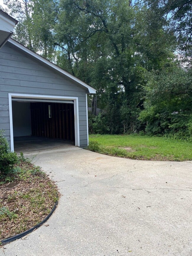 Building Photo - 3312 Whitney Dr W