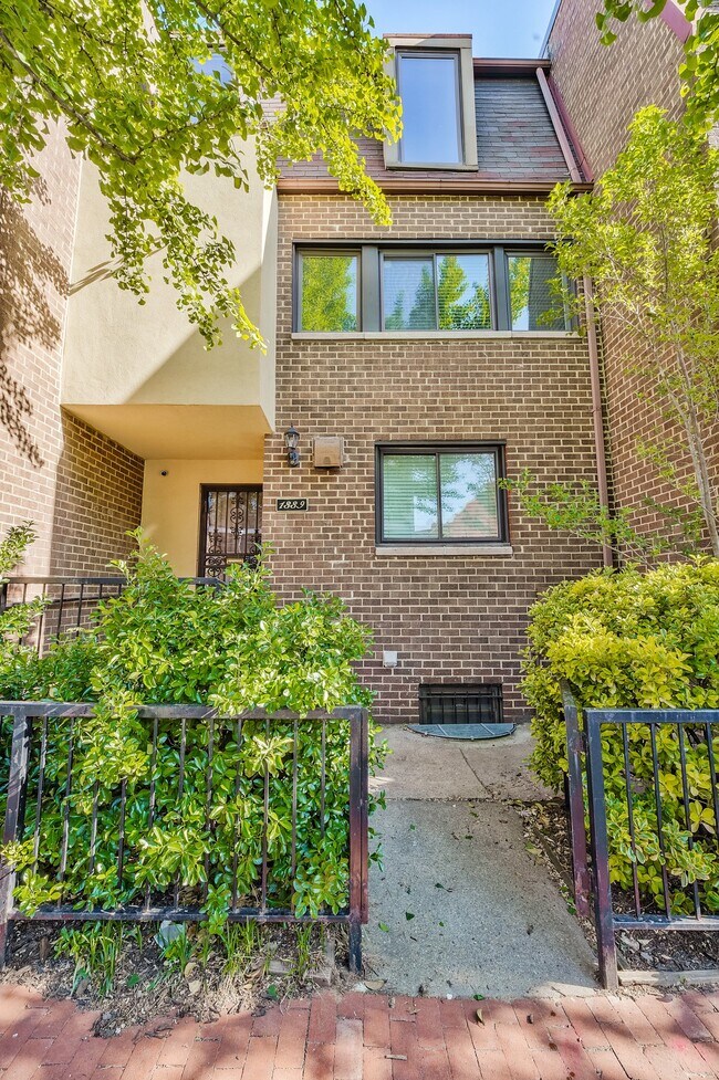 Foto del edificio - 1339 Riggs St NW