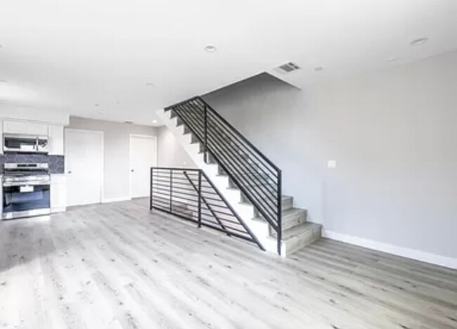 Foto del edificio - 4649 W 18th St