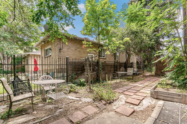 Foto del edificio - 1666 Detroit St