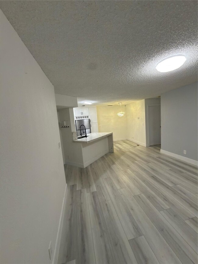 Building Photo - 3470 Pinewalk Dr N