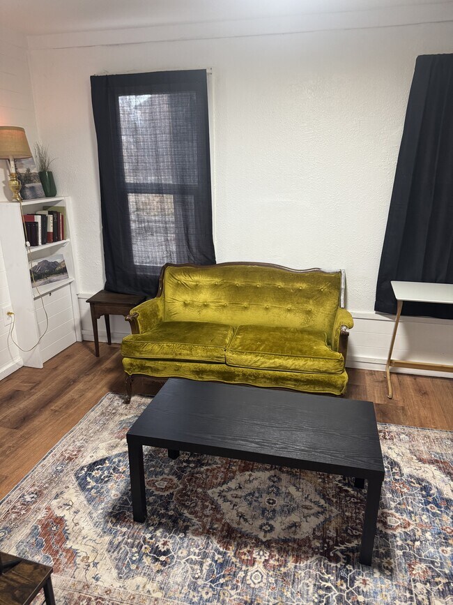 Foto del edificio - 1015 Pine Ave