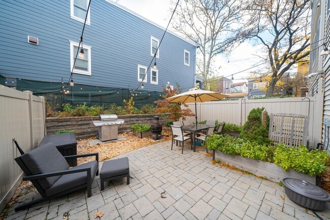 Building Photo - 29 Ravine Ave