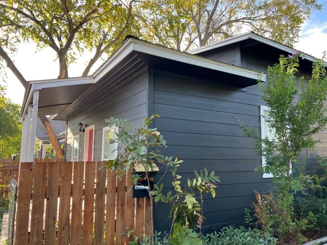 Photo - 611 Nelray Blvd Unit B Townhome
