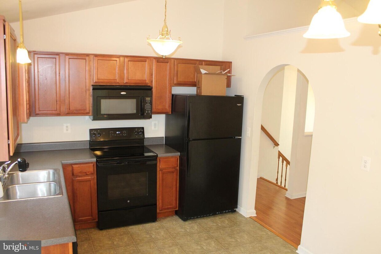 Primary Photo - 737 Glen Cove Dr