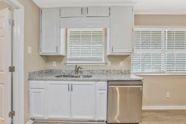 Building Photo - 3625 George Washington Dr