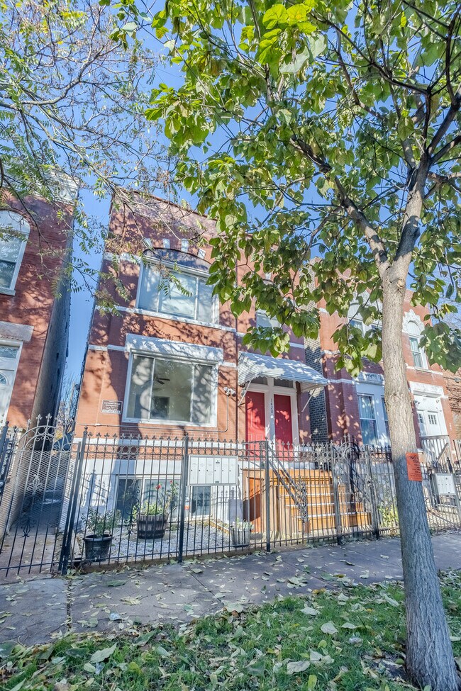 Foto del edificio - 1420 N Campbell Ave