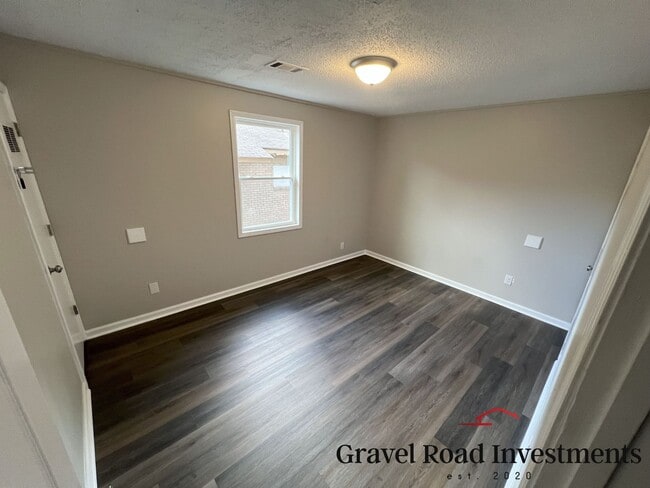 Building Photo - For Rent – Charming 3 Bedroom, 1 Bath Home