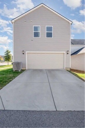 Foto del edificio - 241 River Rd