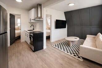 Building Photo - 70 Marion St