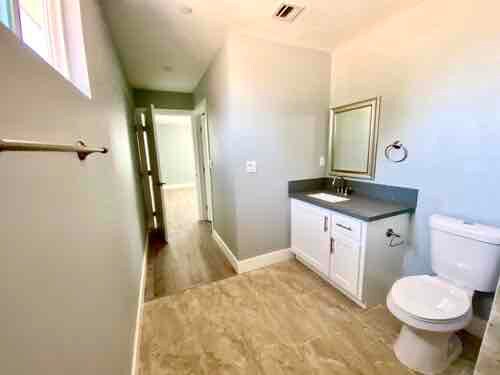 Foto del edificio - 1637 E 33rd St