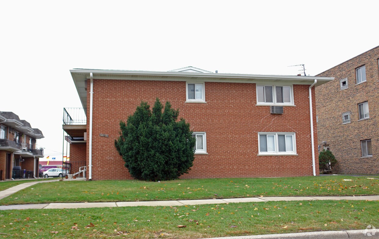 Building Photo - 7735 S Oconto Ave