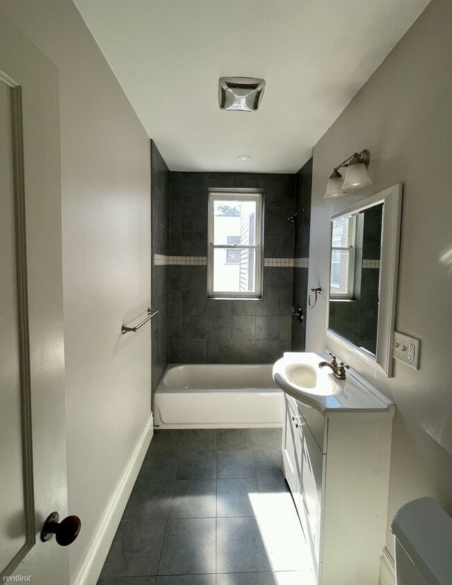 Building Photo - 3 br, 2 bath House - 181 Harvard St Apt 2J