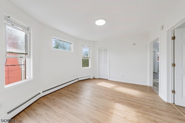 Foto del edificio - 27 Monsignor Owens Pl