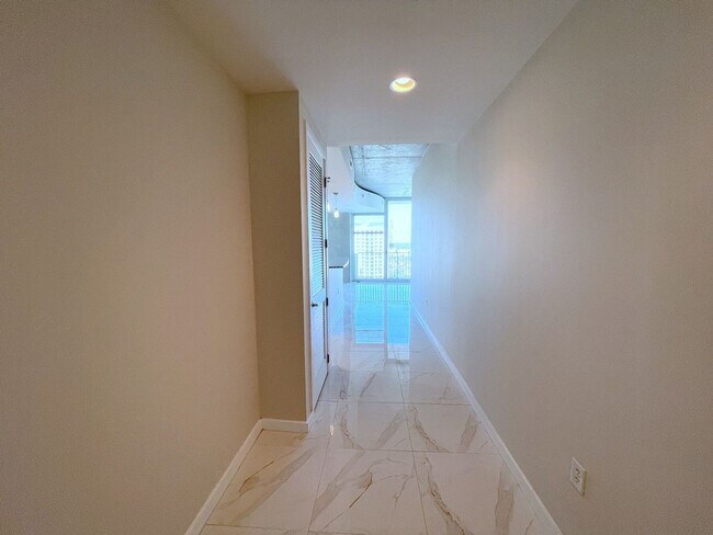 Foto del edificio - Downtown1BR/1BA condo located on 19th floo...