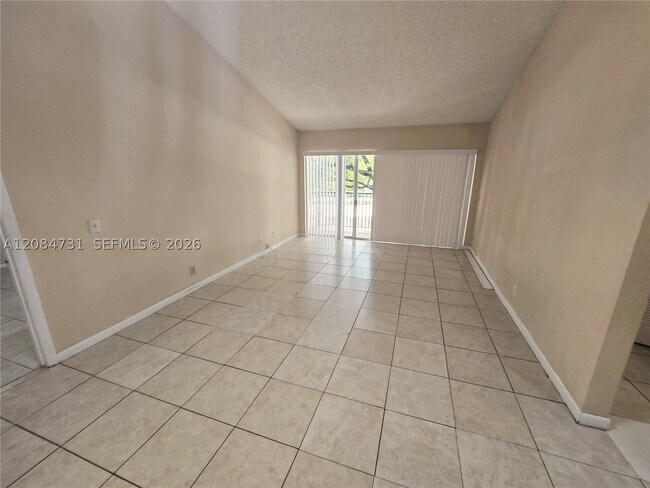 Foto del edificio - 8701 Wiles Rd