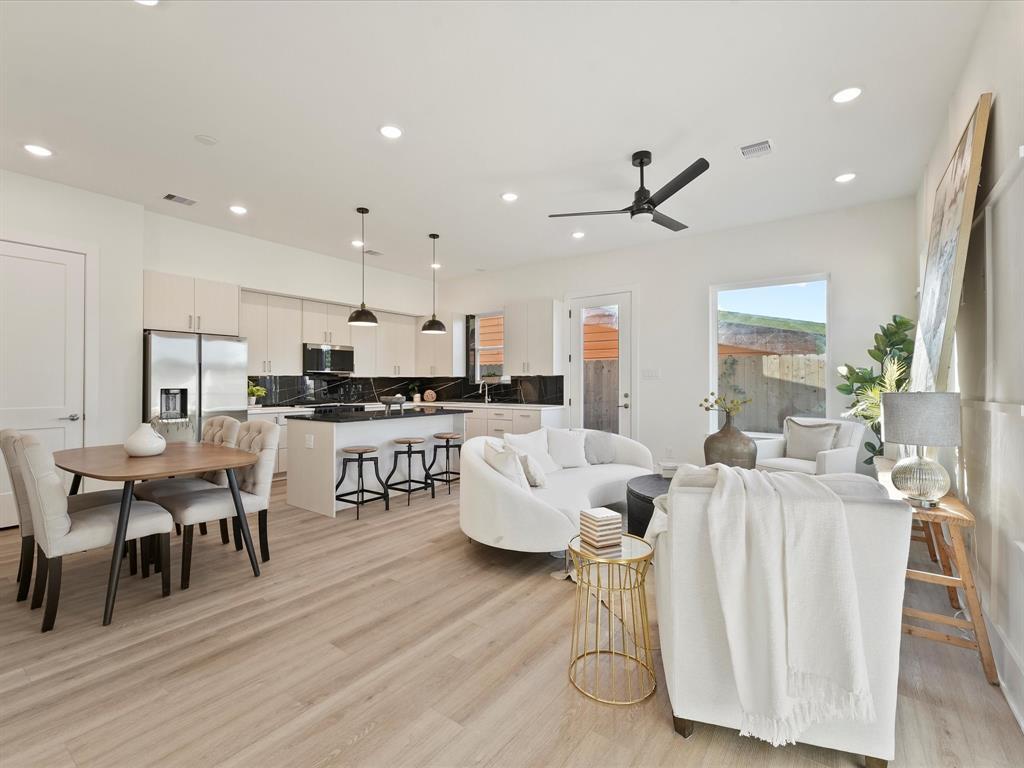 Foto principal - 227 Noras Ln