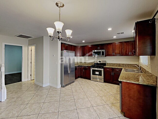 Building Photo - 2408 Cockatiel Dr