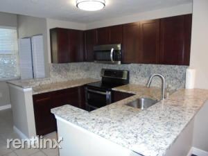 Building Photo - 1136 Town Center Dr
