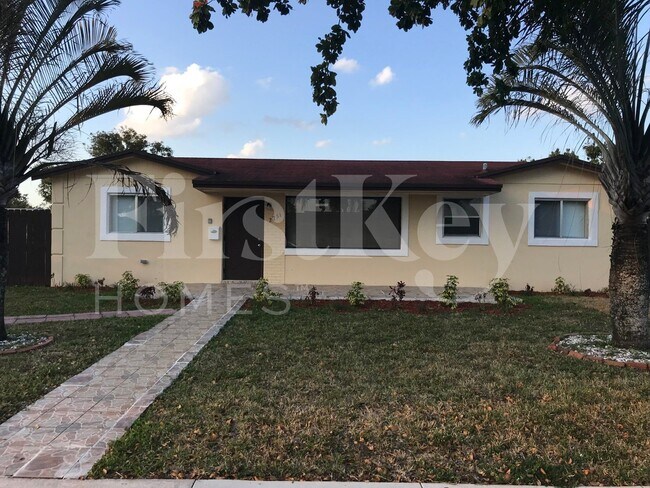 Foto del edificio - 2751 NW 209th Terrace