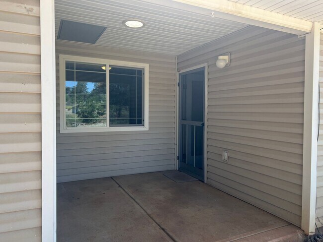 Building Photo - Skyview Apartments-2 bedroom, 2 bath priva...