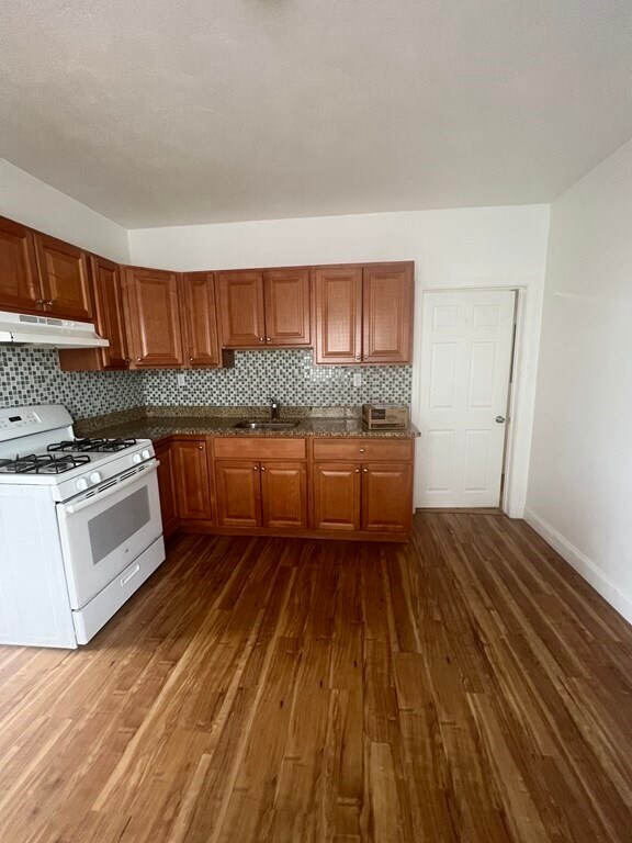 Foto del edificio - 136 Walnut Ave