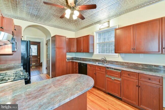 Foto del edificio - 4215 River Rd NW