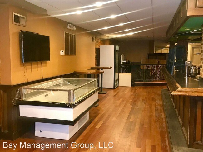 Building Photo - 225-227 W Read St