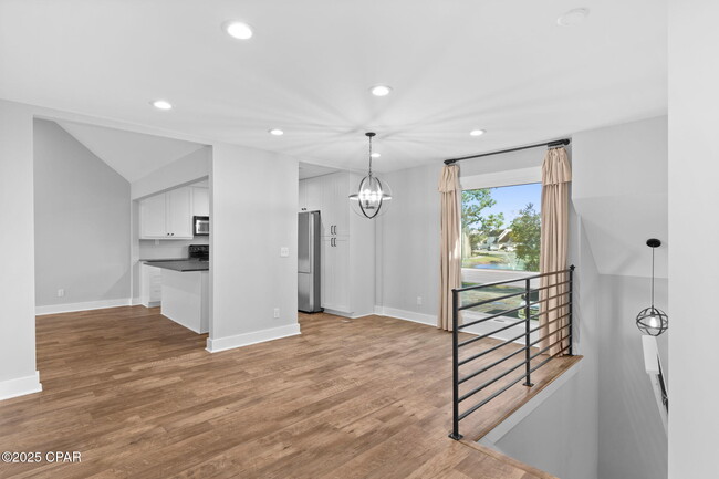 Foto del edificio - 4305 Bay Point Rd