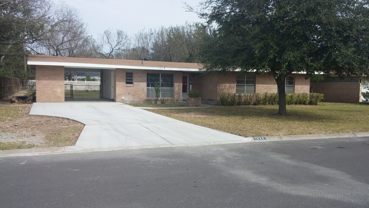 Primary Photo - 1222 W Esperanza Ave