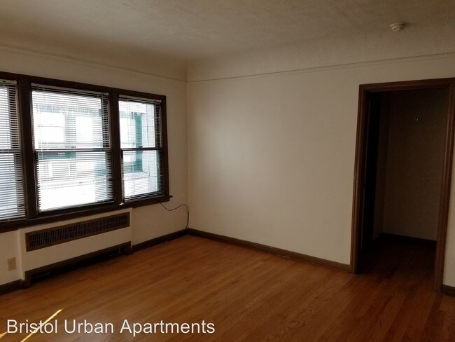 Building Photo - 911 SE 60th Ave