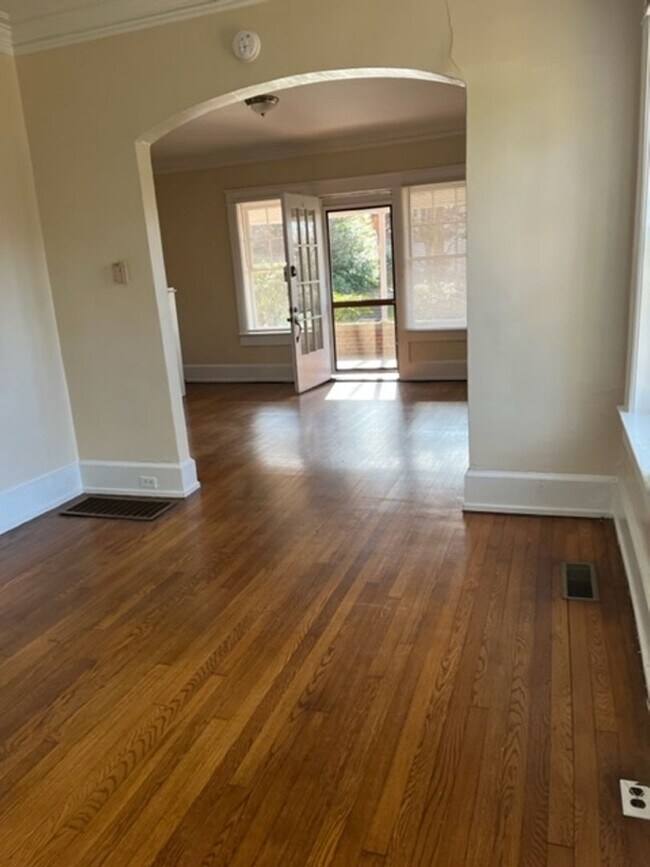 Building Photo - FERRIE RICH DUPLEX