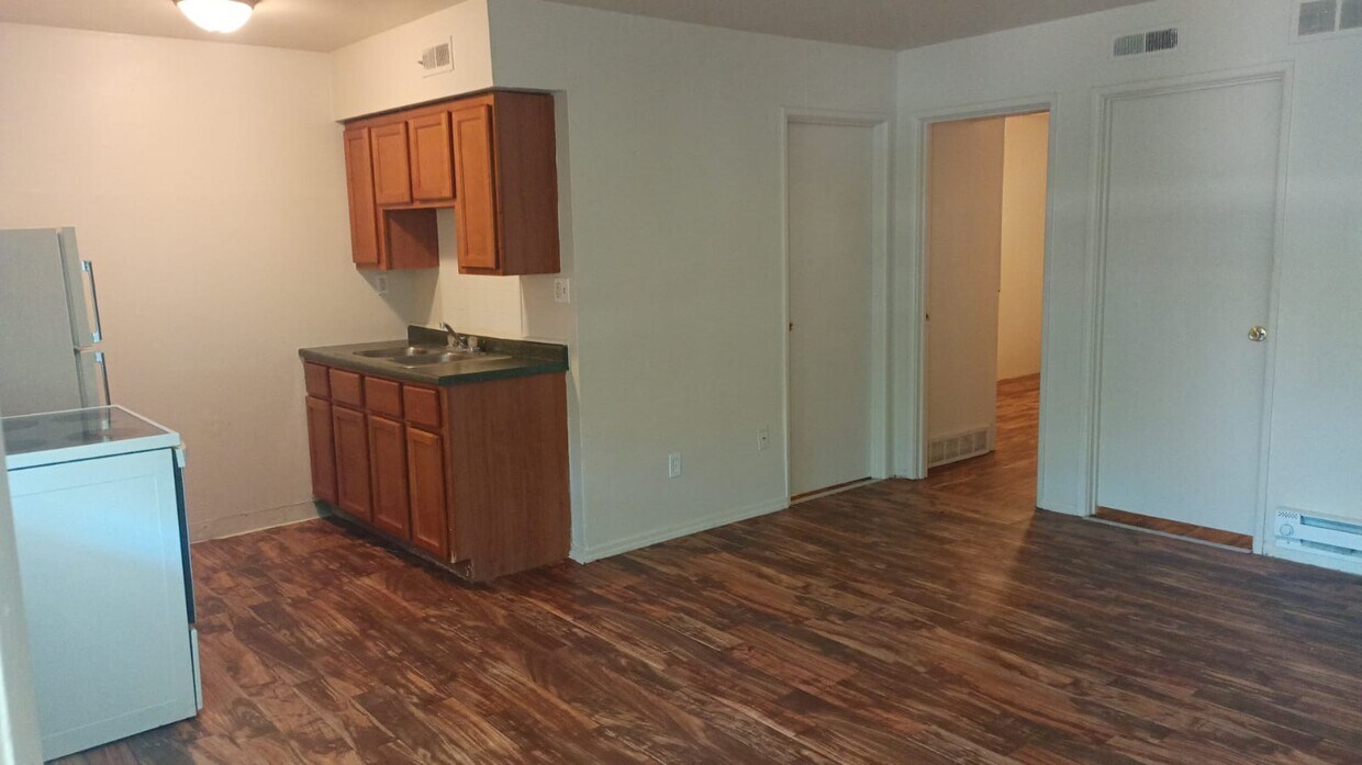 Foto principal - 2408 Williams Creek Rd