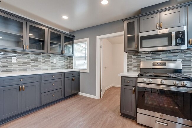 Photo - 627 W 92nd St Apartment