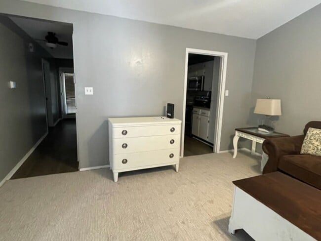 Building Photo - Thousand Oaks Condo