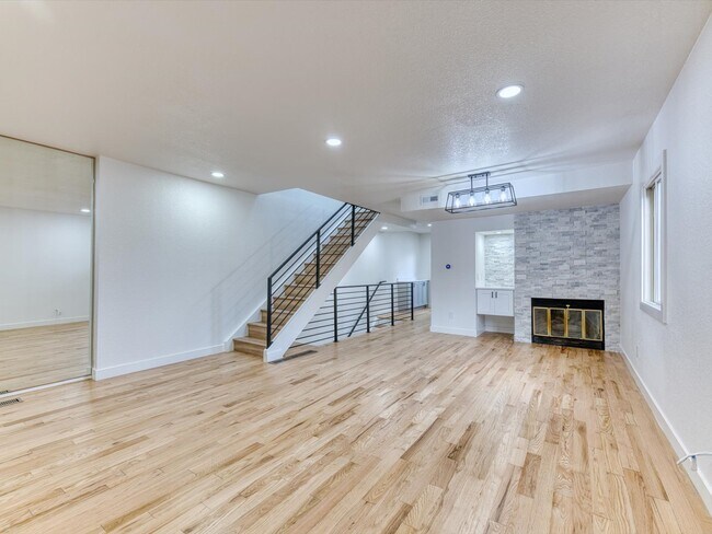 Building Photo - 3050 W 32nd Ave