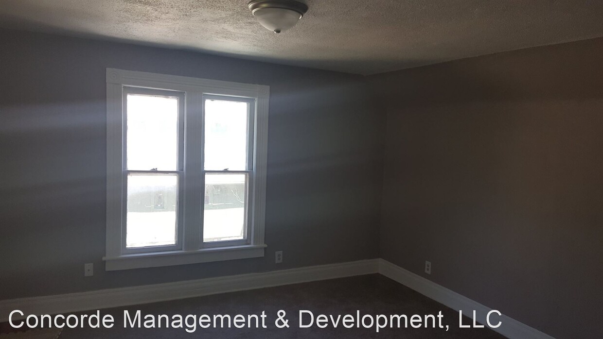 Foto principal - 4731 Meredeth St