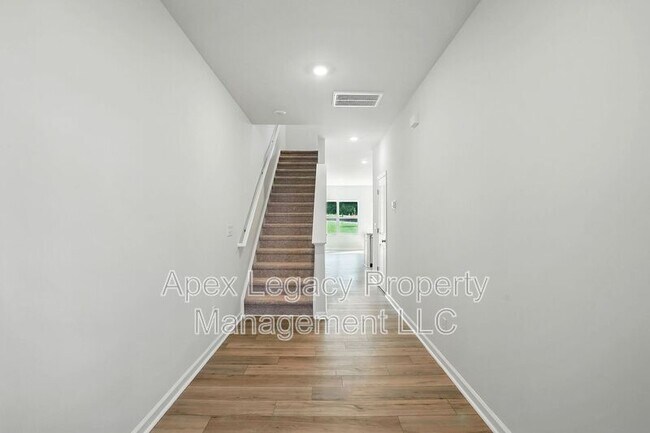 Building Photo - 112 Central Townes Wy