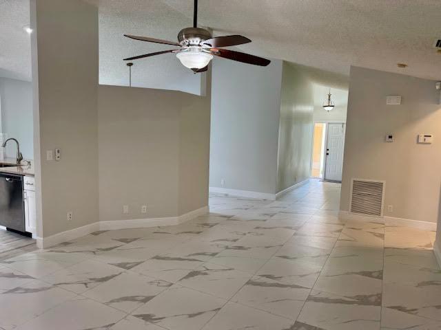 Foto del edificio - 1255 Waterway Cove Dr