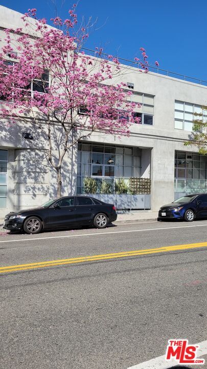 Building Photo - 530 Molino St