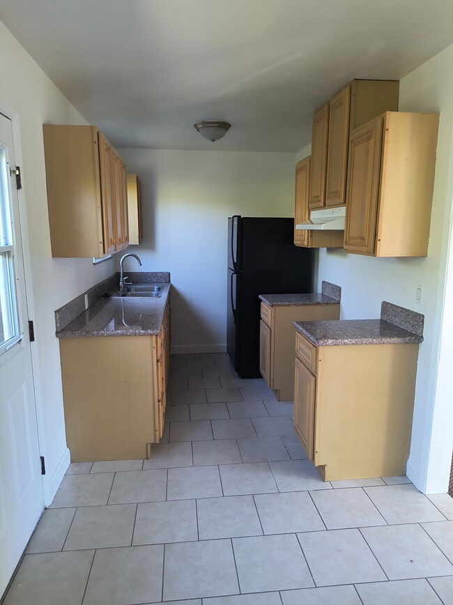 Kichen - 1457 W 219th St