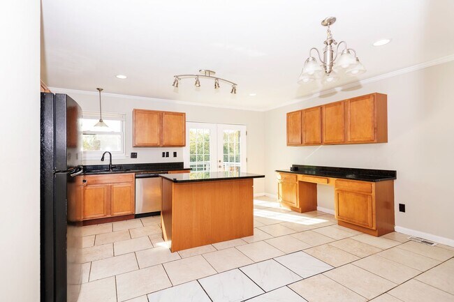 Foto del edificio - Lovely 3 Bedroom 2 Bathroom Home