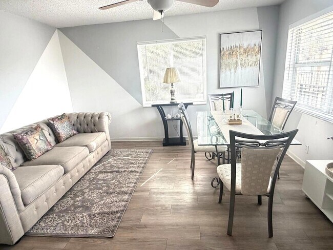 Foto del edificio - 406 Lakeside Dr