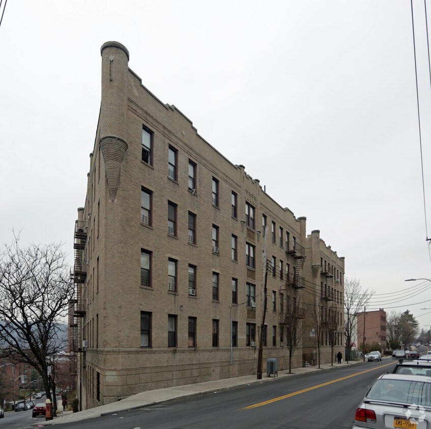 Foto del edificio - 383 Warburton Ave