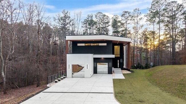 Building Photo - 1736 Cox Rd